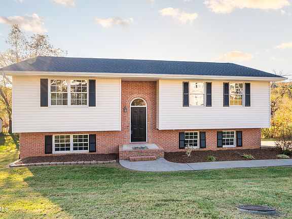 3rd image of 114 Valley Crest Dr