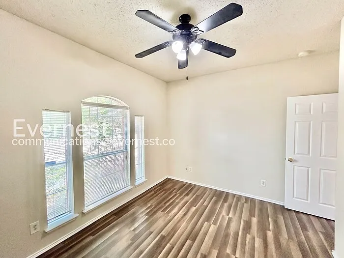 7912 Boylston Dr — Photo 17