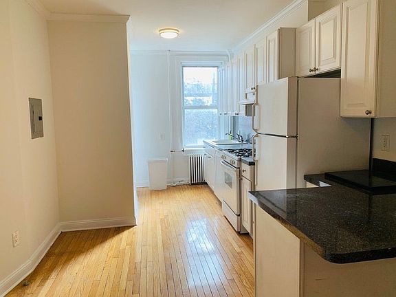 5th image of 485 Court St APT 2R