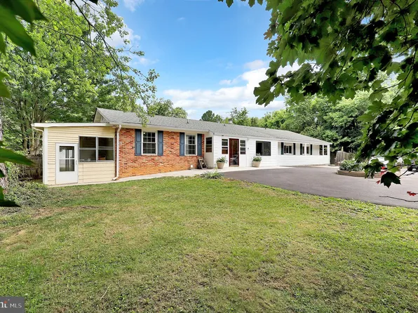 8315 Warfield Rd, Gaithersburg, MD 20882