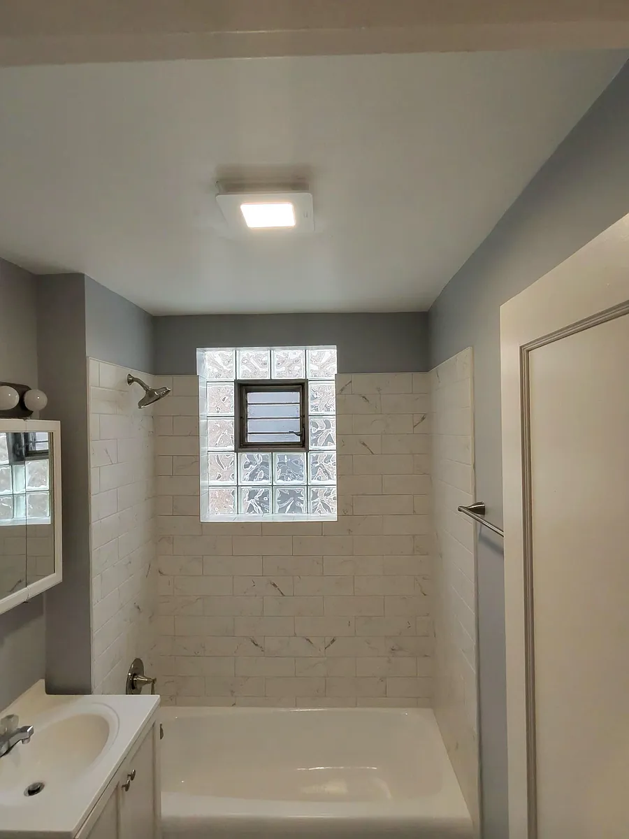 Building Photo - 6810 S Calumet Ave #2