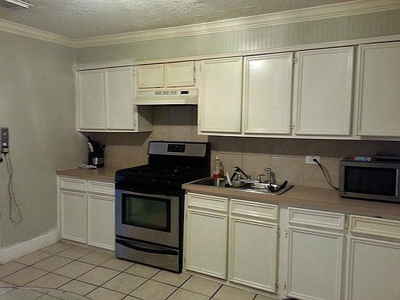 3rd image of 504 Texas St