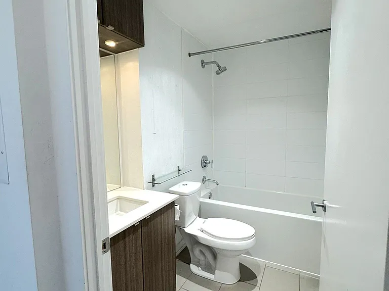 88 Colgate Ave #Penthouse 732 — Photo 16