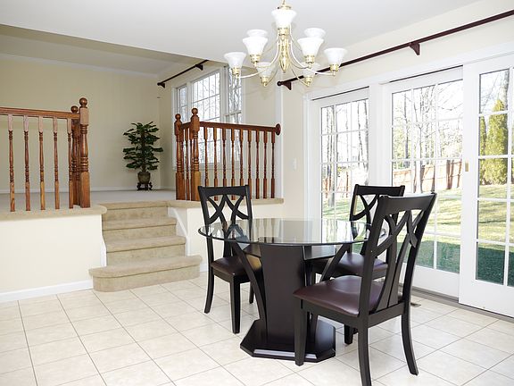 Bright DinRm w/Doors to Yard