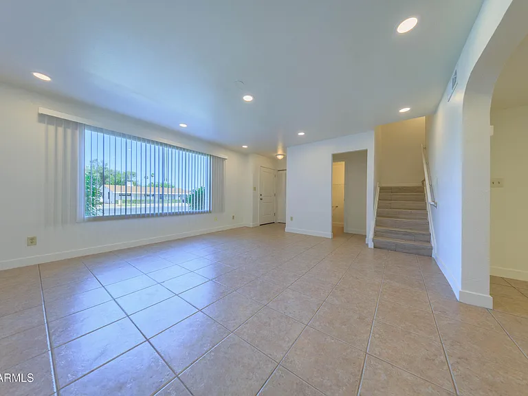 4558 N 15th Ave — Photo 5