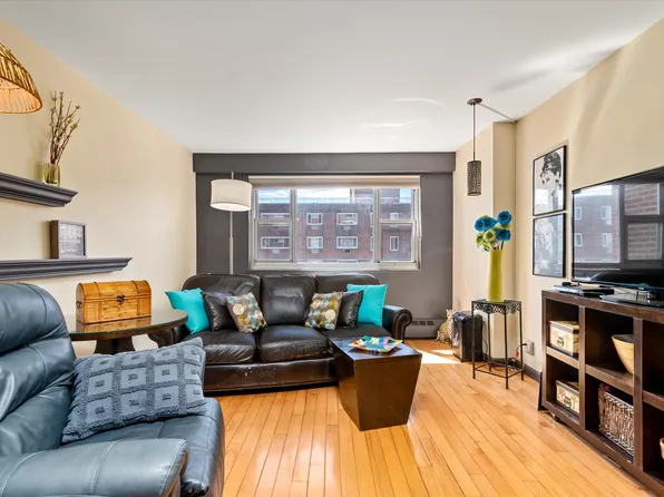 52-30 39th Drive image 2 of 14