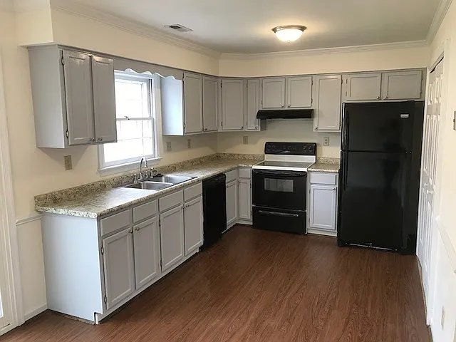 3 Bedroom Townhouse in Virginia Beach — Photo 2