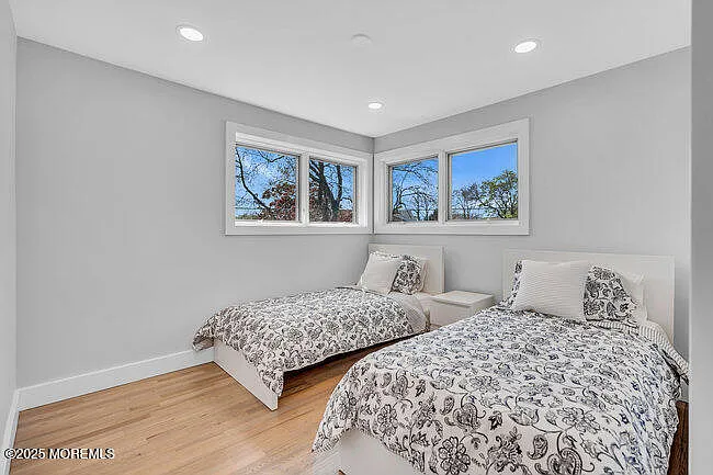 300 10th Ave — Photo 10