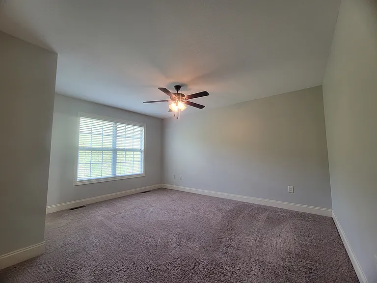 652 Grays Pointe Ct — Photo 16