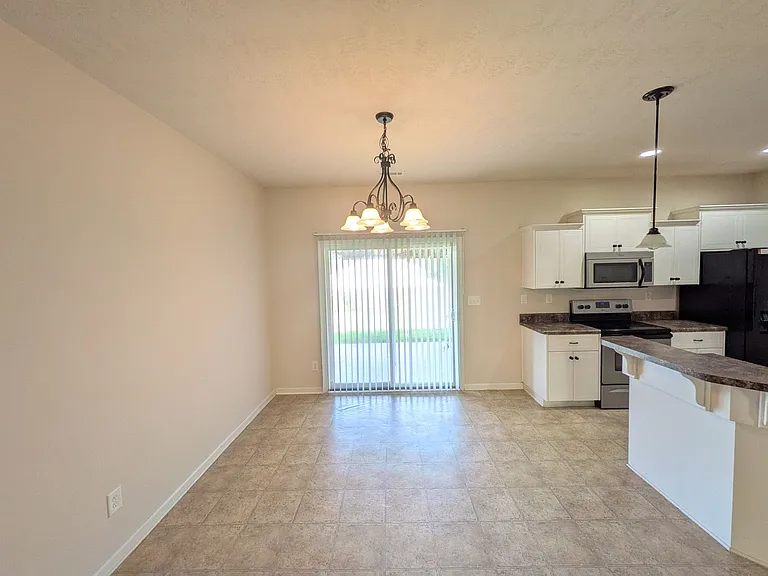 859 Westlawn Dr — Photo 5