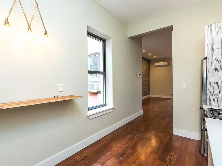 1863 Putnam Ave #2R — Photo 4