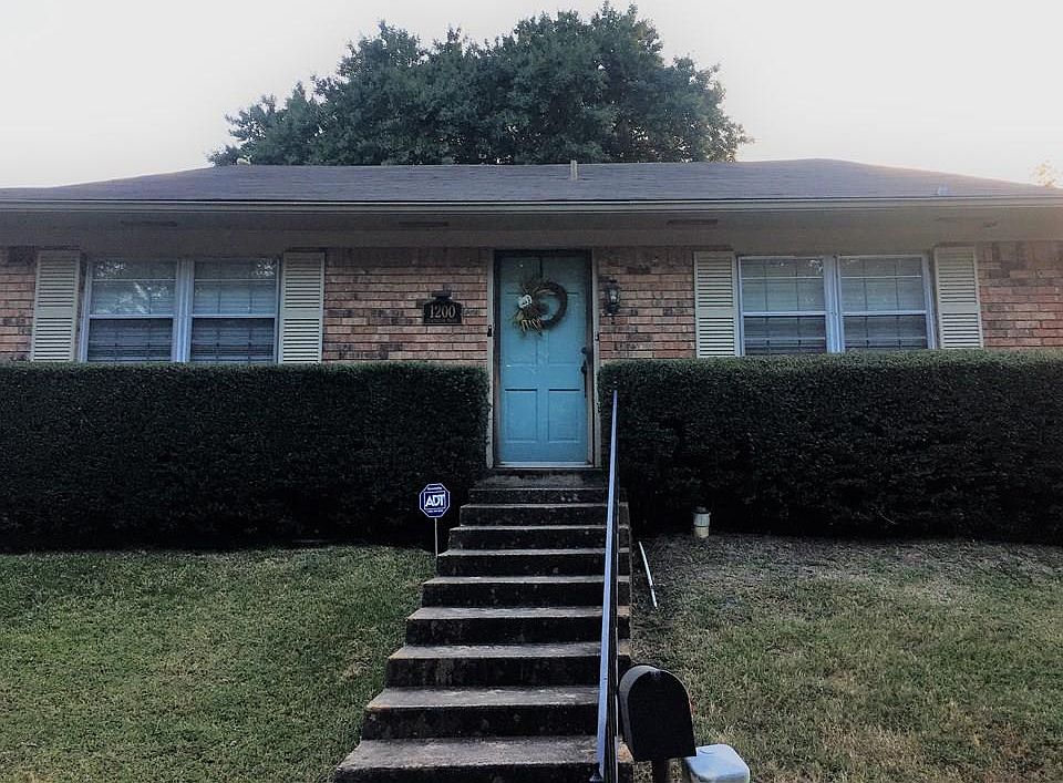 1st image of 1200 W Lexington Dr