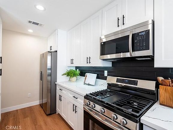 5th image of 3259 Garden Ln