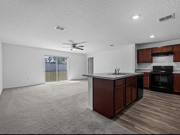Kitchen / Living room