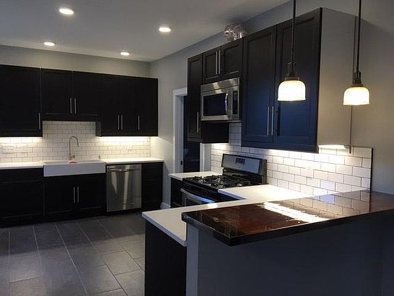 Kitchen with Breakfast Bar