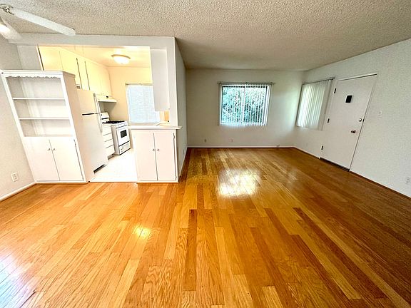 2nd image of 11655 Ohio Ave #10