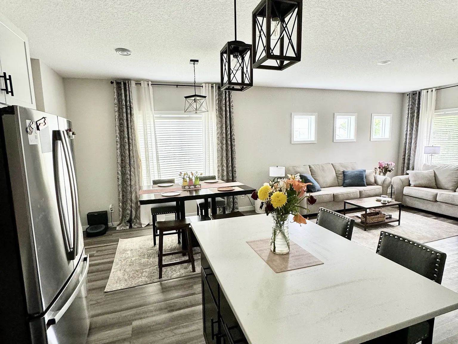 3 bed, 2.5 bath, 1711 sqft, $2,345 — Photo 3