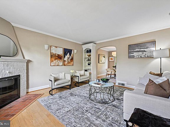 2nd image of 803 Chetworth Pl