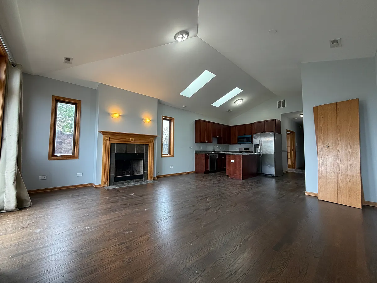 Building Photo - 6328 S Drexel Ave #3