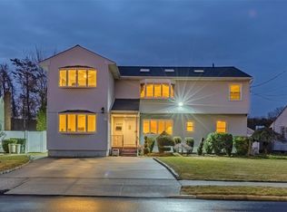 1057 Ott Ln, Merrick, NY 11566