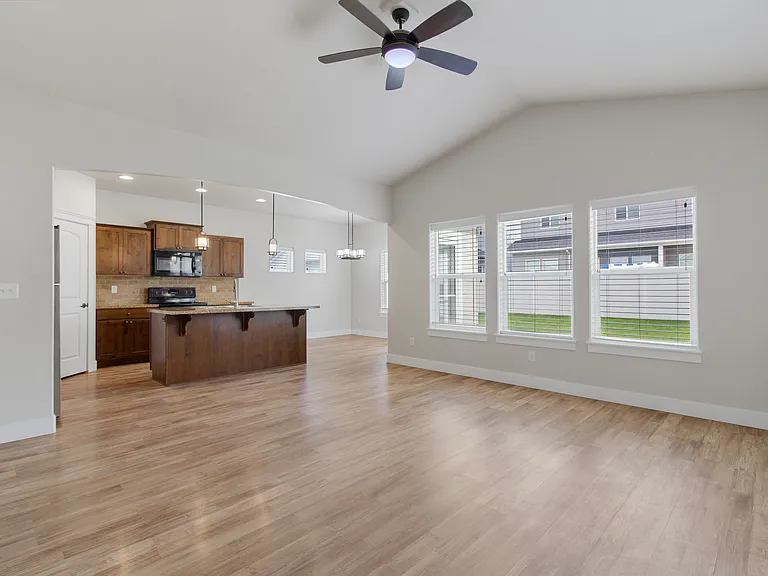 1015 White Birch Ave — Photo 8