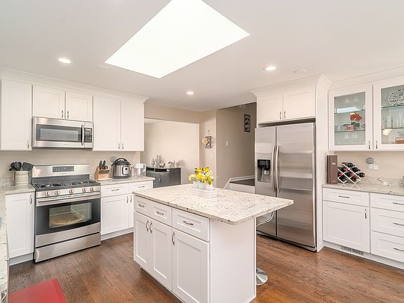 3rd image of 6609 Courtney Dr
