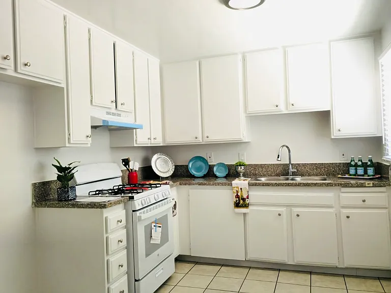 8545 Cedros Ave — Photo 2