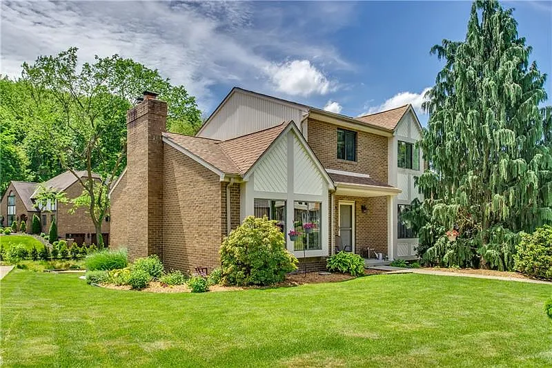 303 Laurelwood Dr photo 1