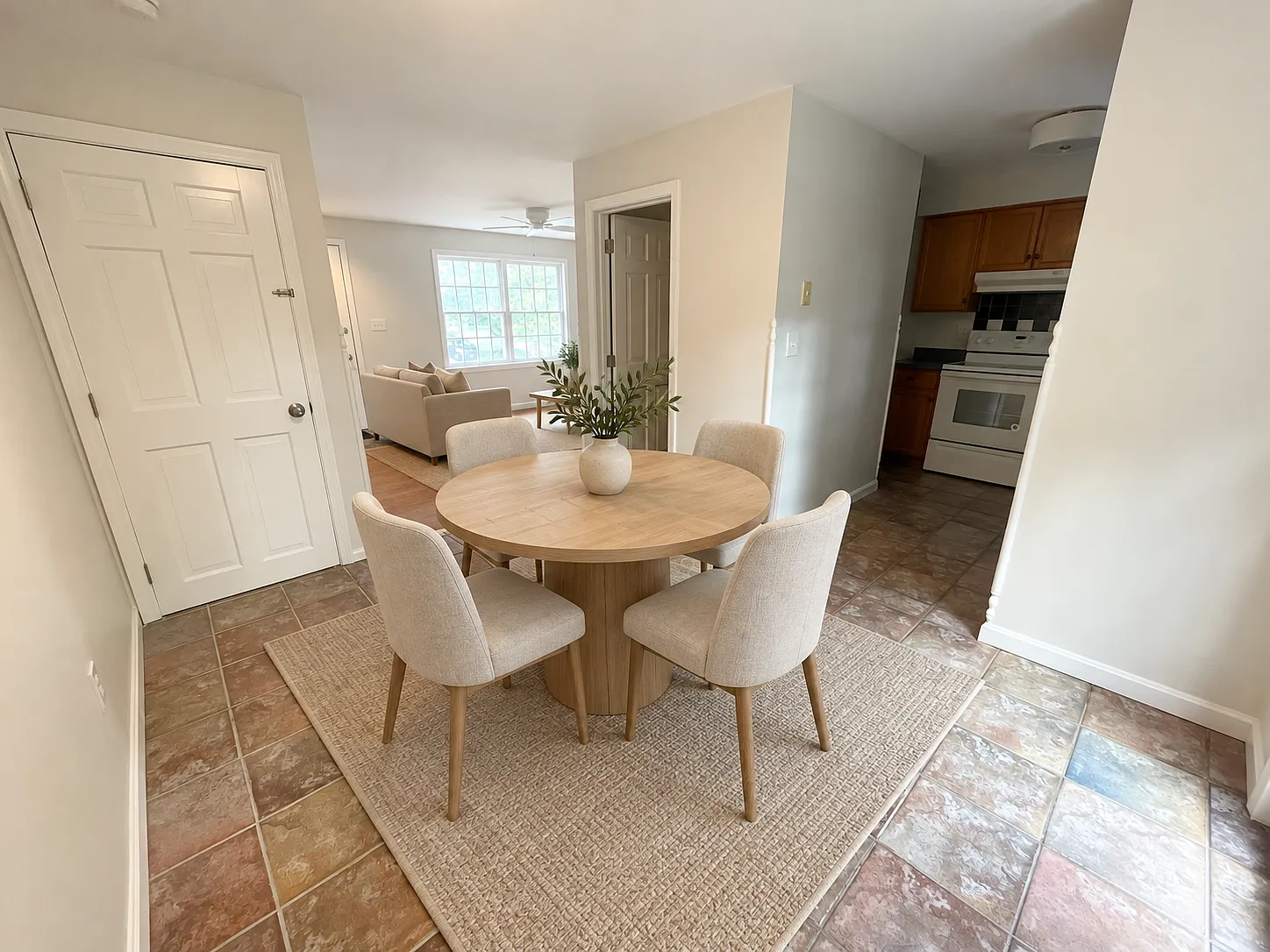 2 bed, 1.5 bath, 1100 sqft, $2,800 — Photo 3