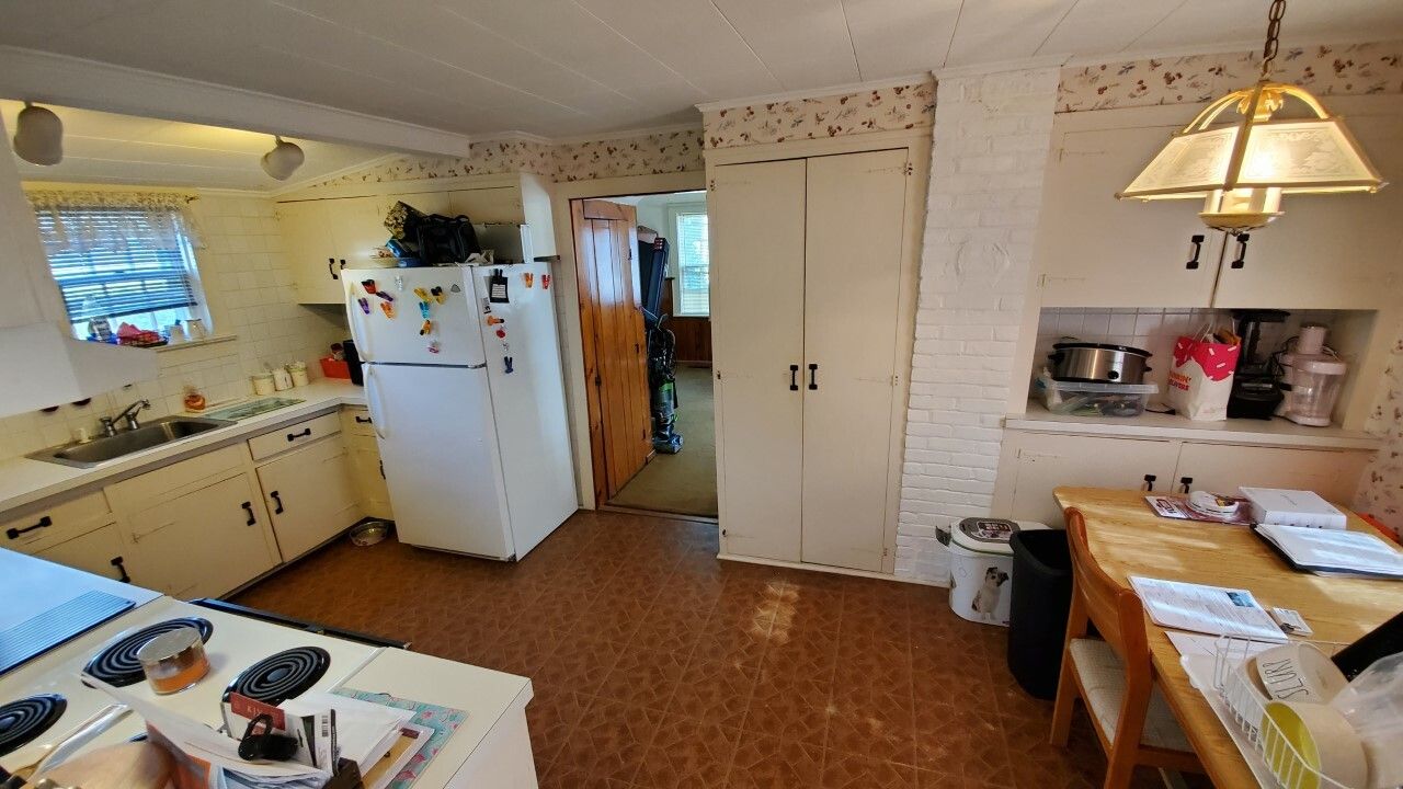 Kitcen / Dining 20' x 10'