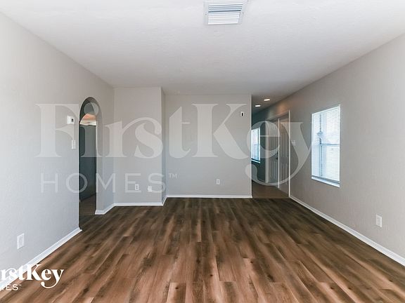 3rd image of 415 SE 8th St