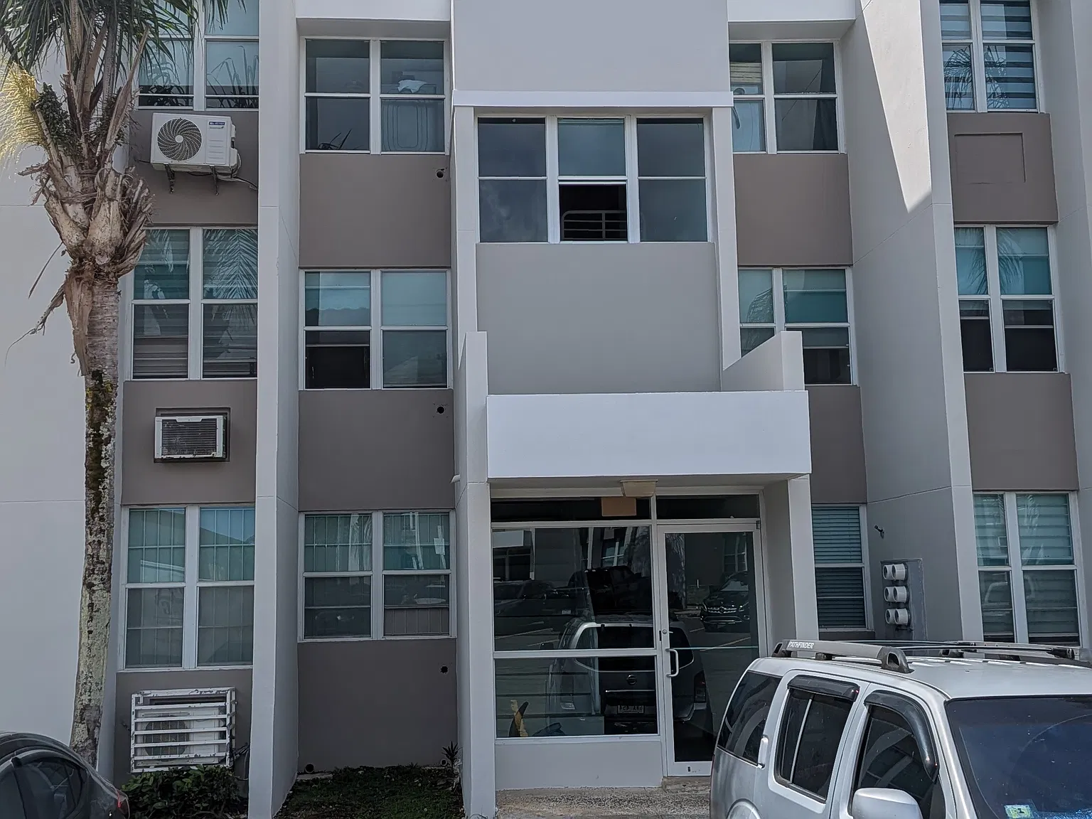 3 bed, $2,500 — Photo 1