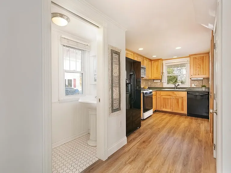 2909 Meadow Ln — Photo 9