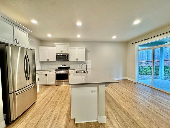 4th image of 1309 NE 70th St