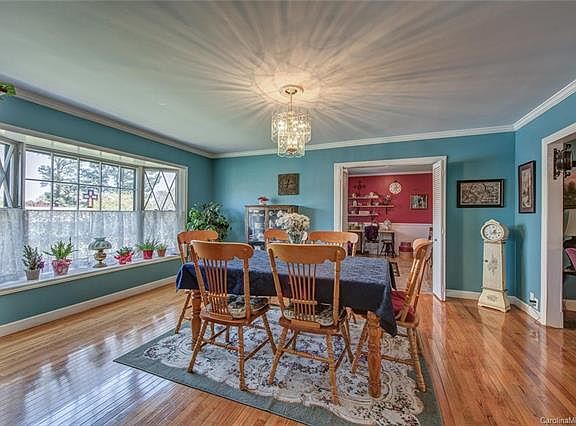 4th image of 1009 Woodlark Ct