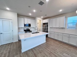 1459 Farmhouse Ln, Clovis, CA 93619