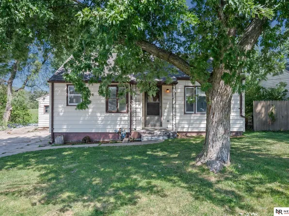 606 Elm St, Louisville, NE 68037