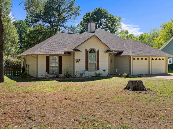 636 Green Meadow Trl, Holly Lake Ranch, TX 75765