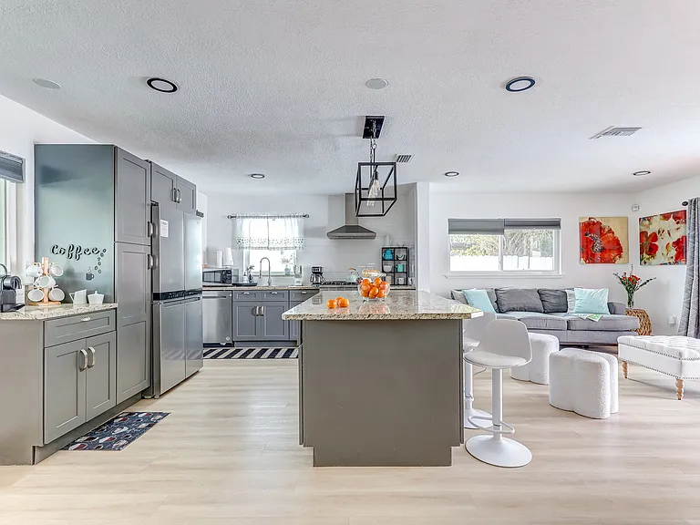 1800 Augustine Dr — Photo 18