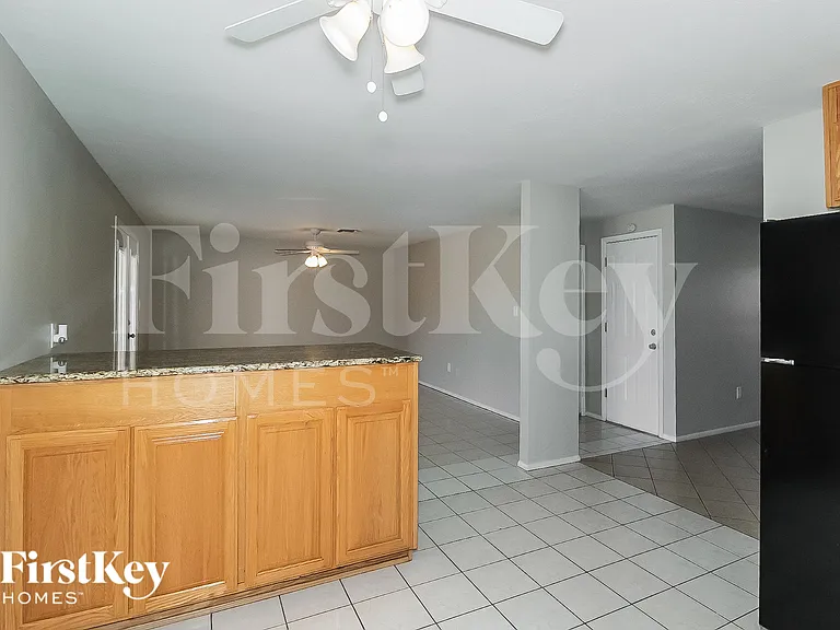 13633 N 20th Ln — Photo 4