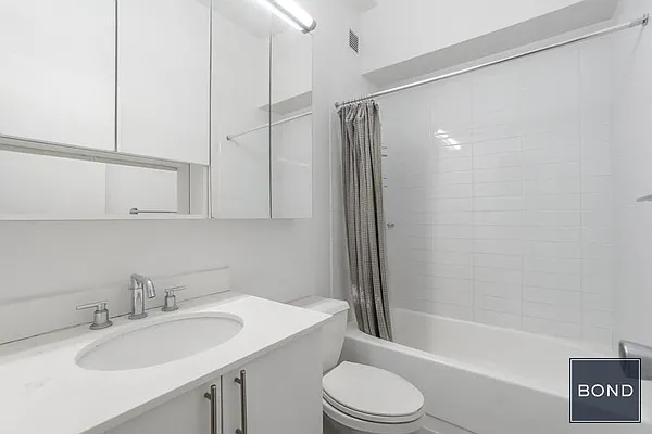 Rented by Bond New York | media 3