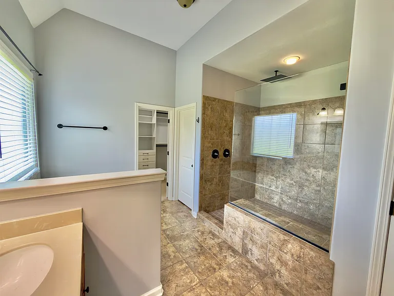 570 Winding Valley Cv — Photo 12