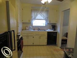 5th image of 1566 Detroit Ave