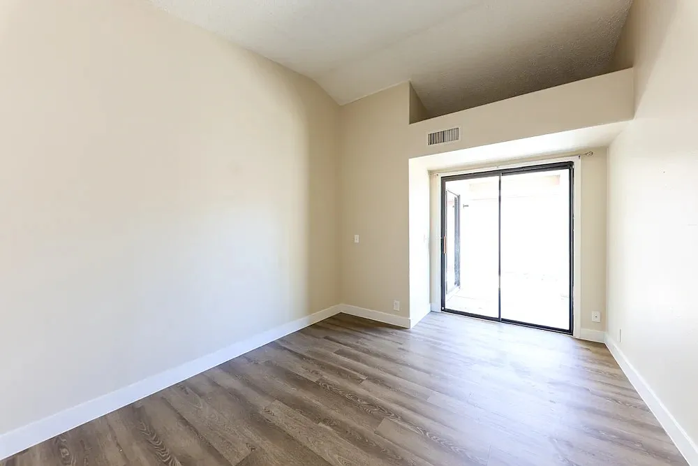 4 bed, 1564 sqft, $900 — Photo 1