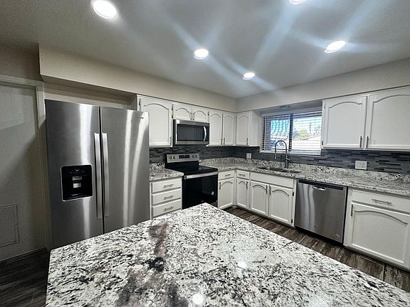 4th image of 1651 E Grovers Ave