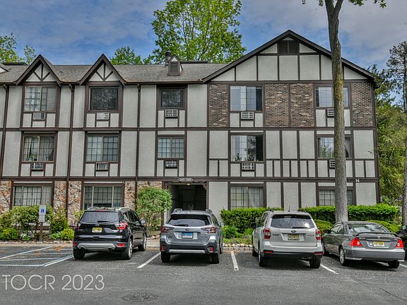 2nd image of 1421 Faulkner Ct