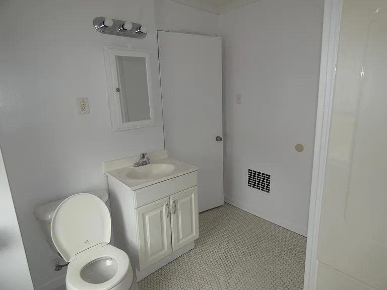 24307 Lexington Ave — Photo 13
