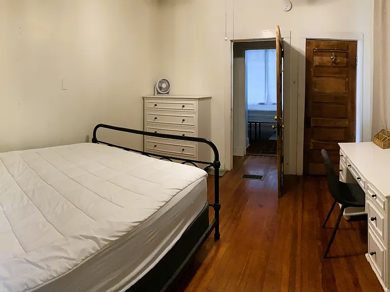 1031 Broadway St #1031 — Photo 12