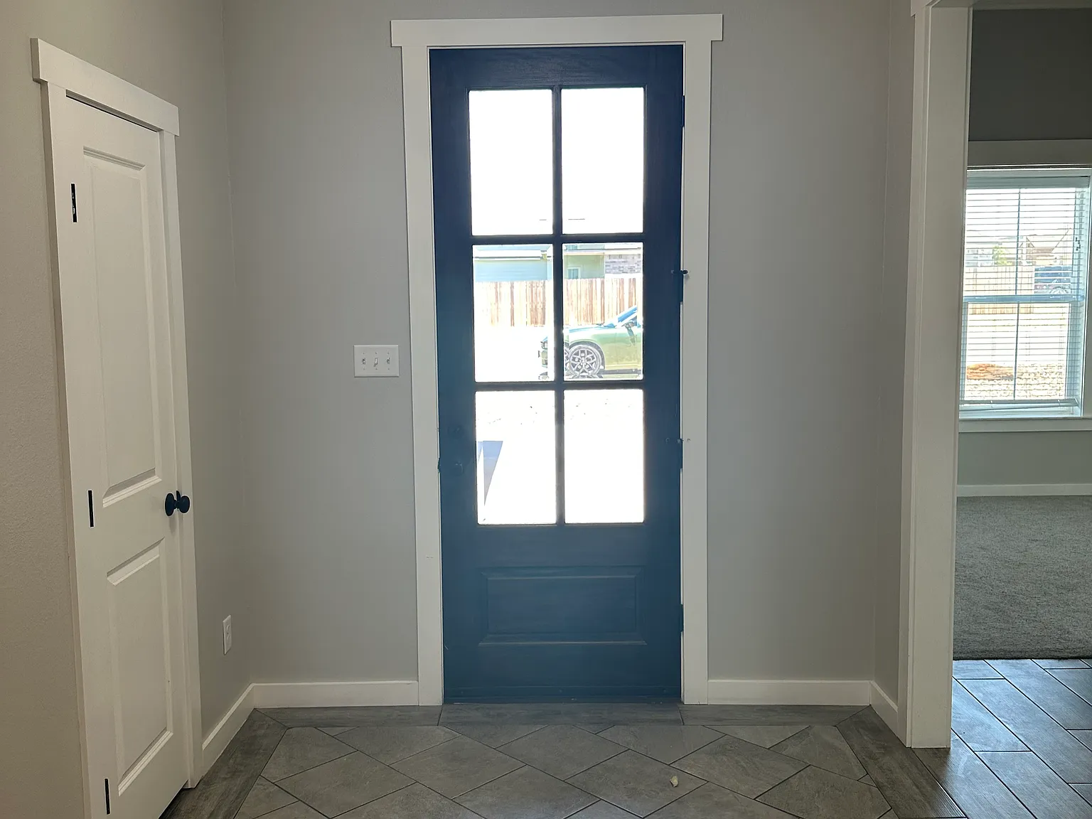 3 bed, 1950 sqft, $2,395 — Photo 2