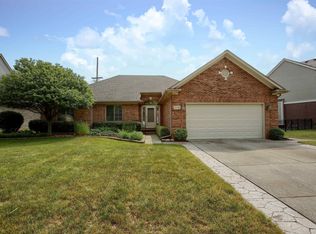 39350 Canterbury Dr, Harrison Township, MI 48045